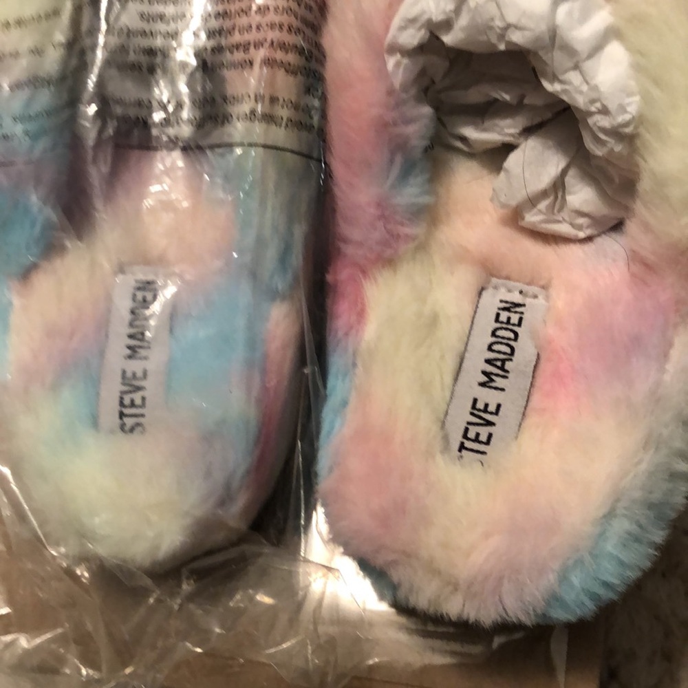 Steve Madden Pastel Faux Fur Sandals - Picture 4 of 6